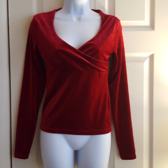 Beautiful top - Picture 2 of 5